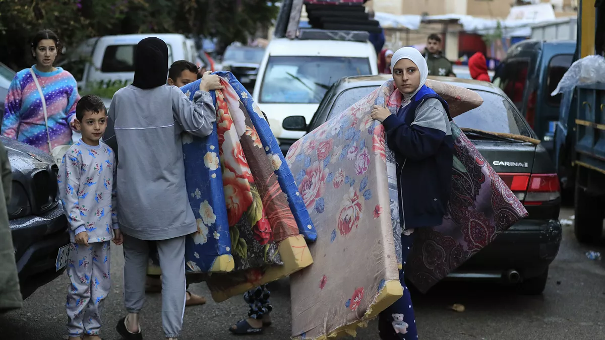 صمود وقف إطلاق النار بين إسرائيل وحزب الله مع عودة اللبنانيين إلى ديارهم وسط الأمل والحذر